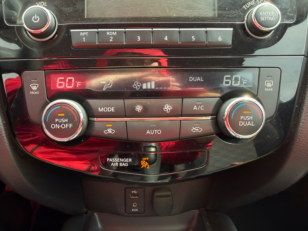 Used 2018 Nissan Rogue Sport SV FWD image 32