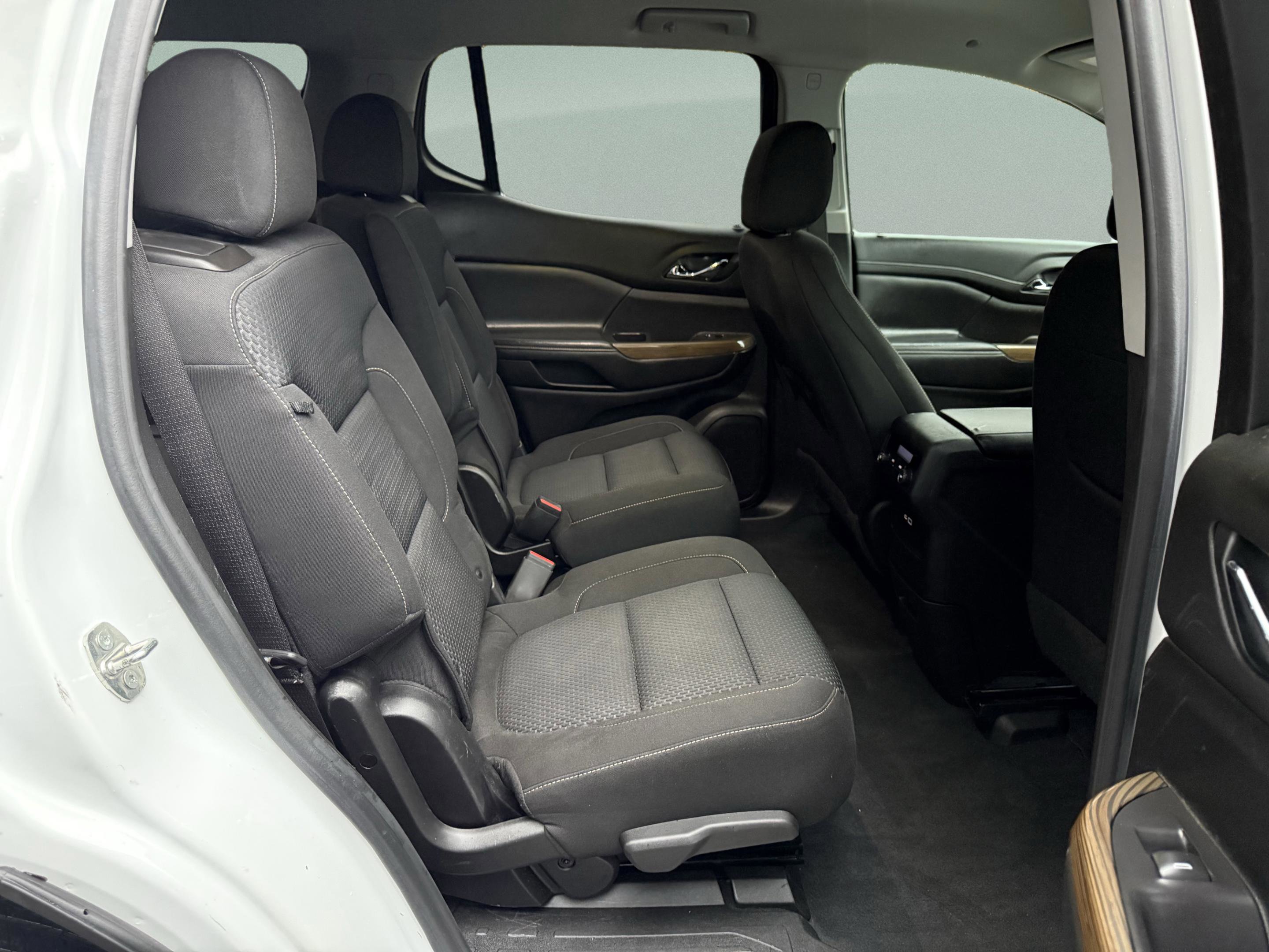 Used 2022 GMC Acadia SLE image 29