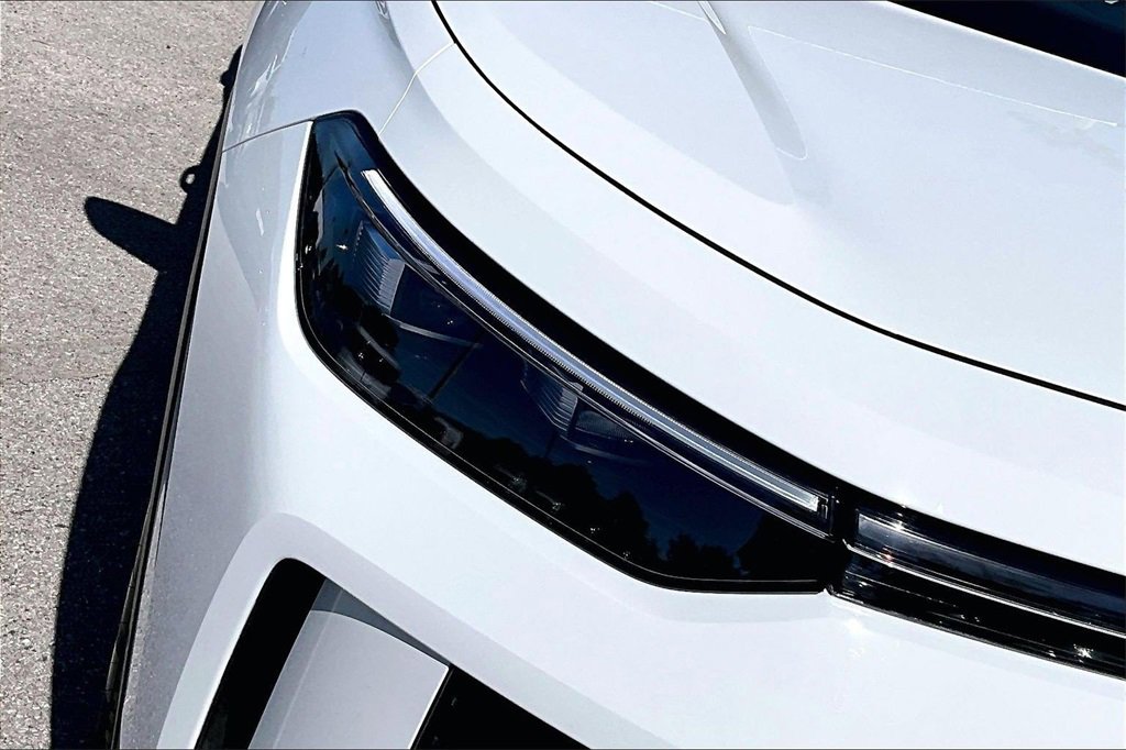 Certified 2025 Volkswagen Tiguan SE image 12