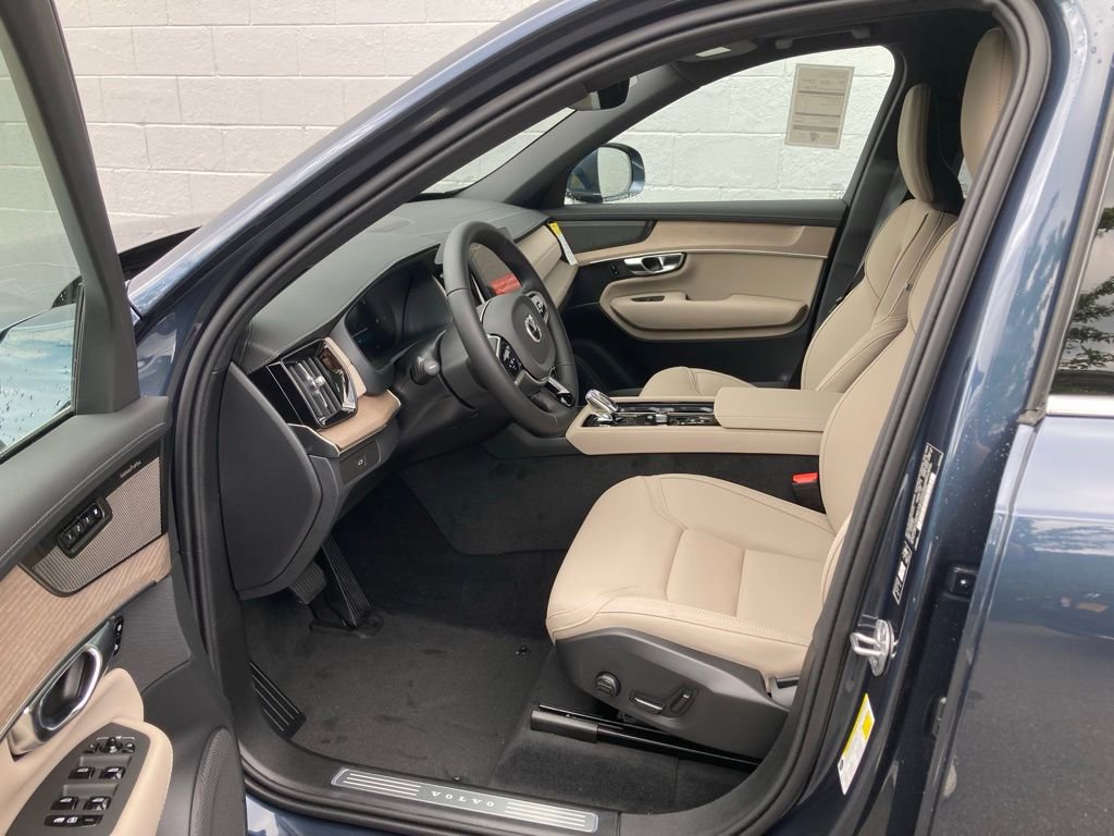 New 2026 Volvo XC90 B6 Plus w/ Protection Package Premier image 14