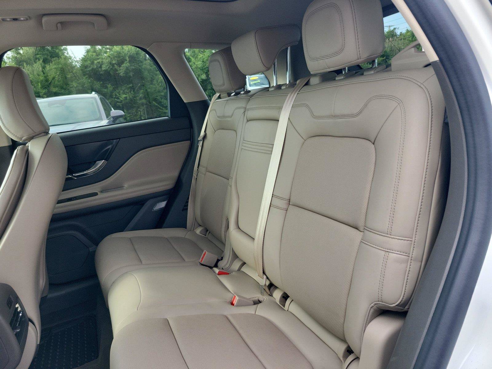 Used 2021 Lincoln Corsair Reserve w/ Elements Package FWD image 16