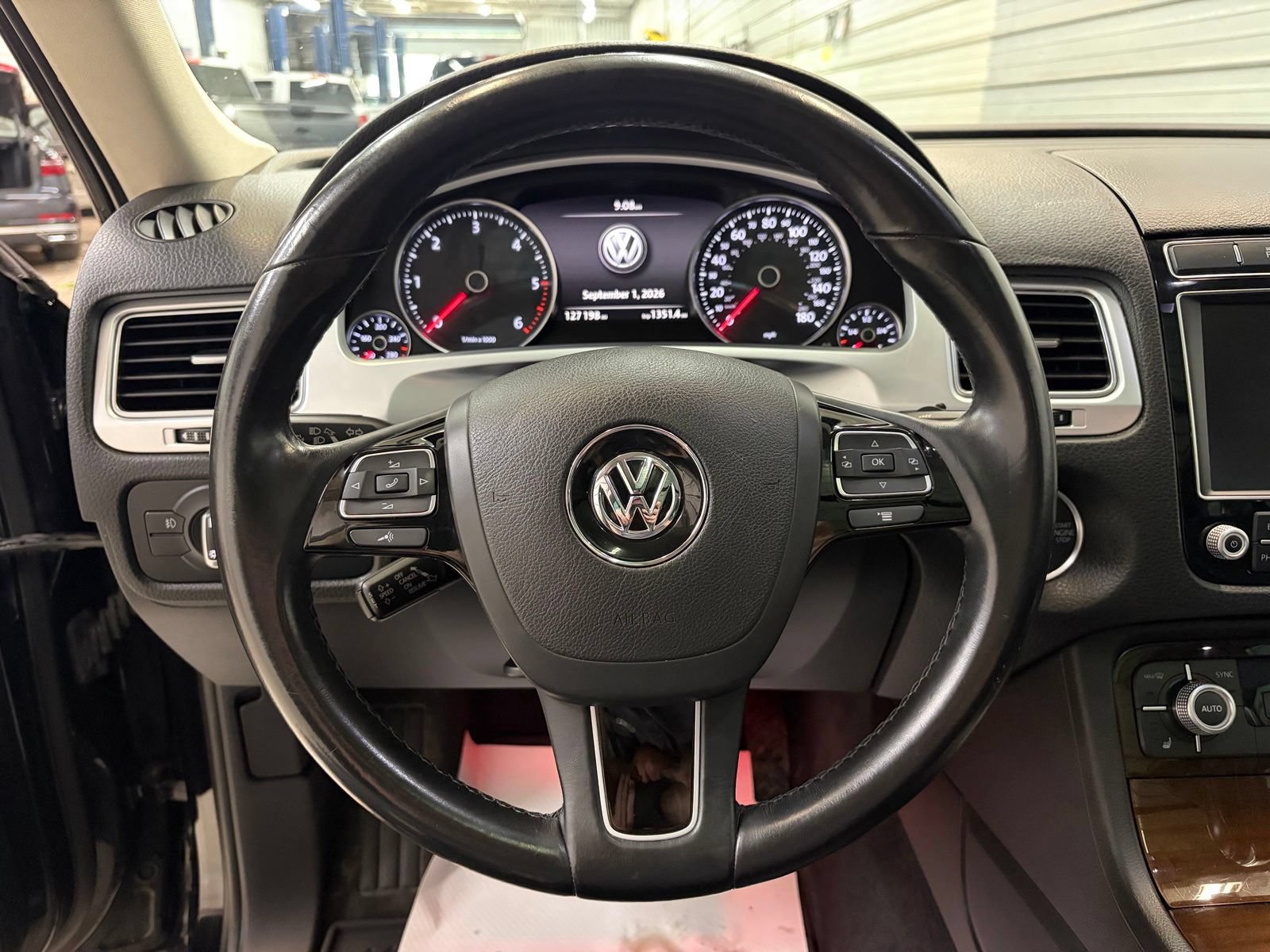 Used 2015 Volkswagen Touareg TDI AWD/4WD image 13