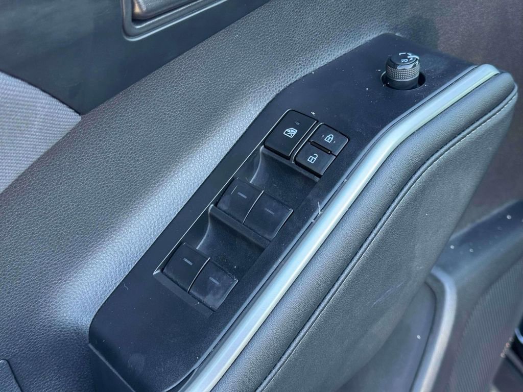 Used 2024 Toyota Highlander LE image 16