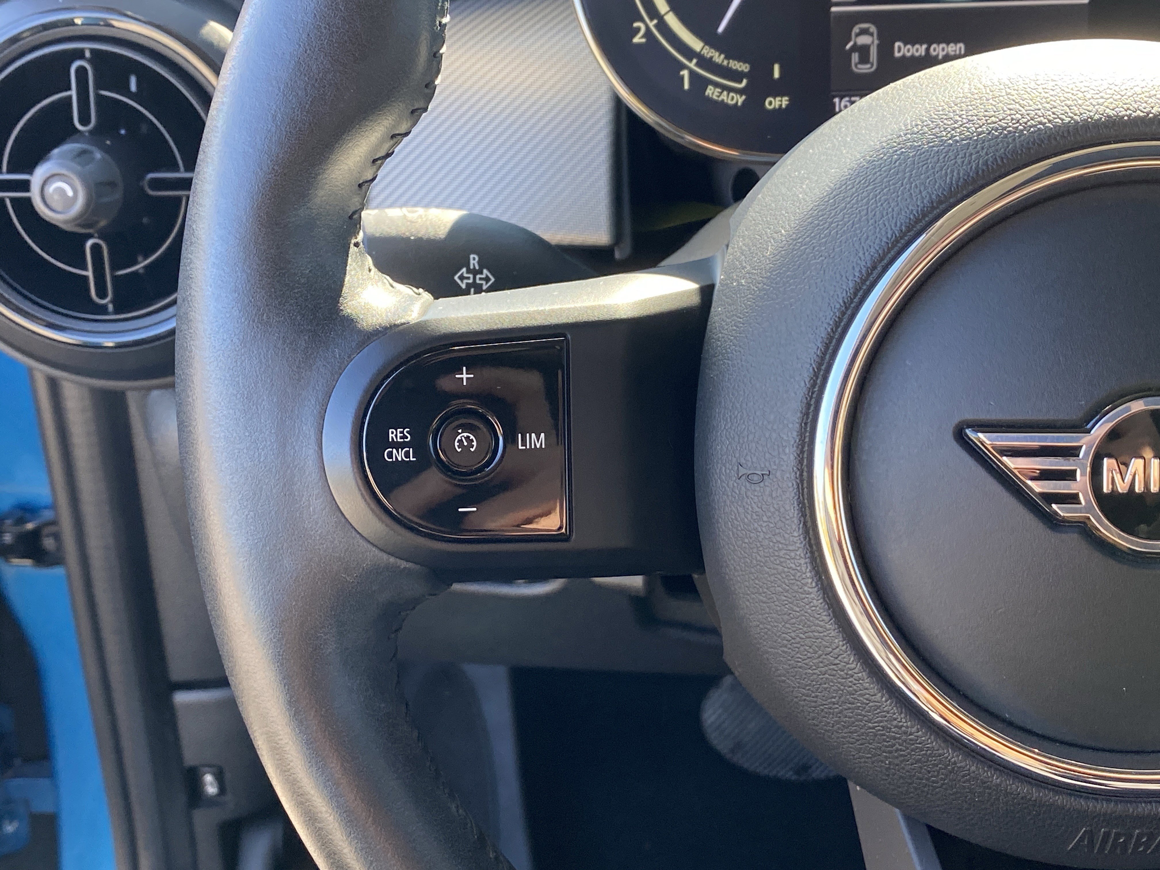 Used 2023 MINI Cooper 2-Door Hardtop image 27