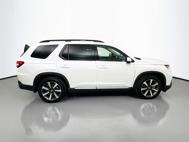 Used 2025 Honda Pilot Touring image 8