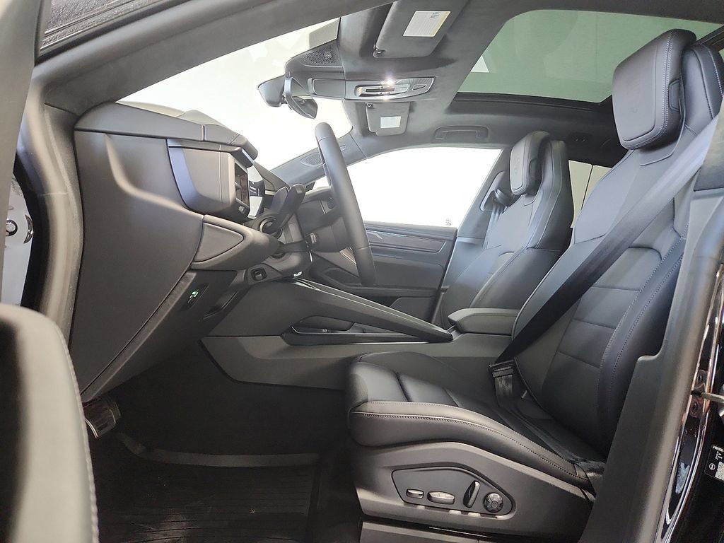 New 2026 Porsche Macan Turbo Electric AWD/4WD image 5