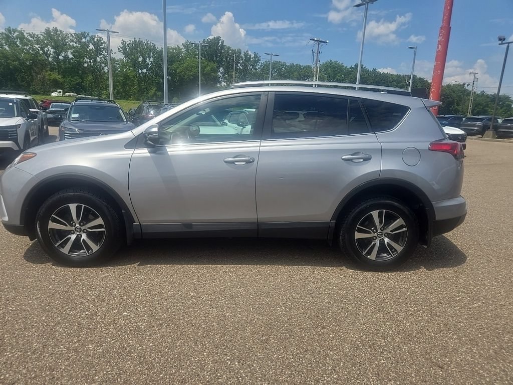 Used 2018 Toyota RAV4 XLE w/ Plus Extra Value Package AWD/4WD image 4