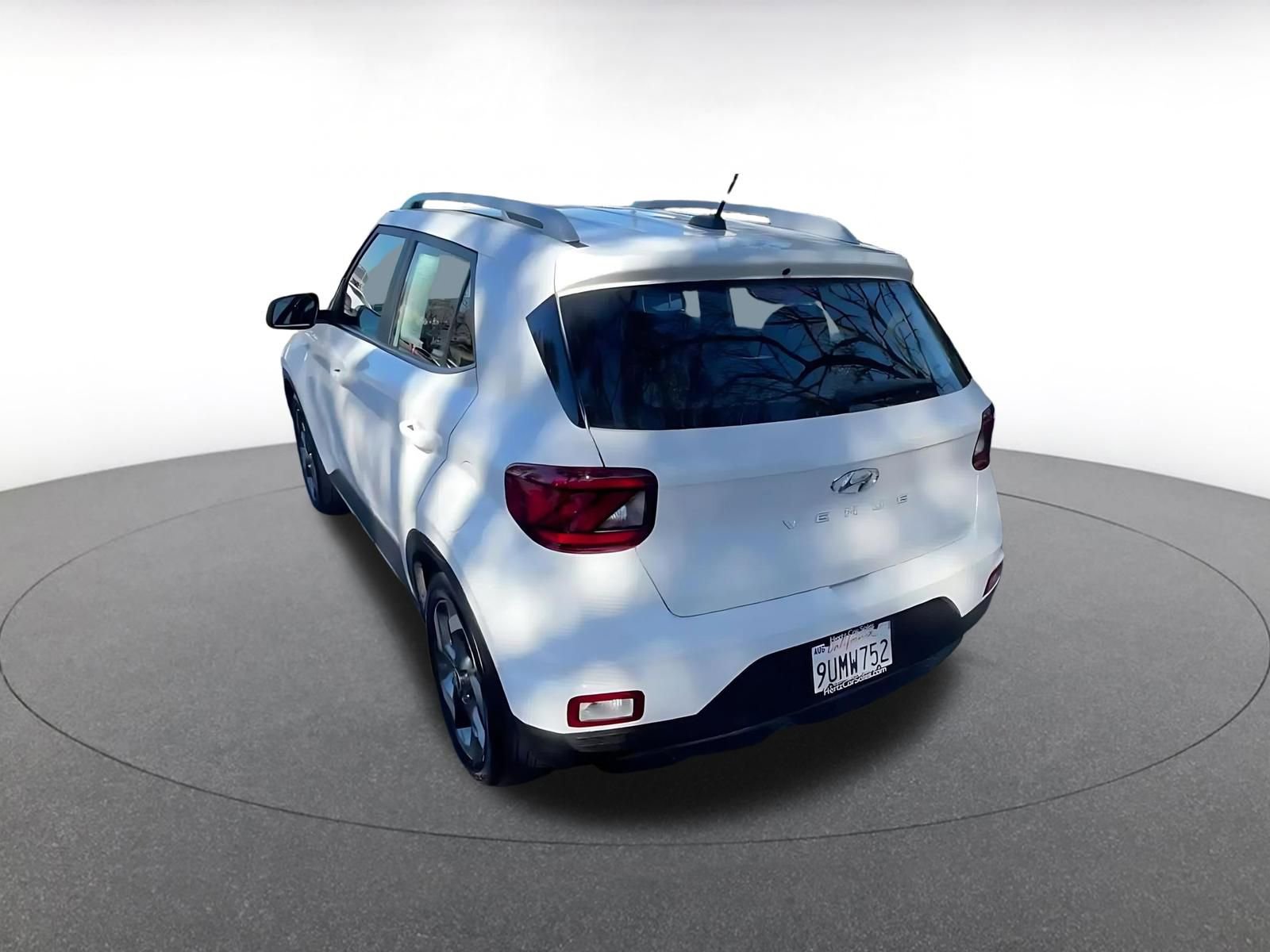 Used 2025 Hyundai Venue SEL image 11