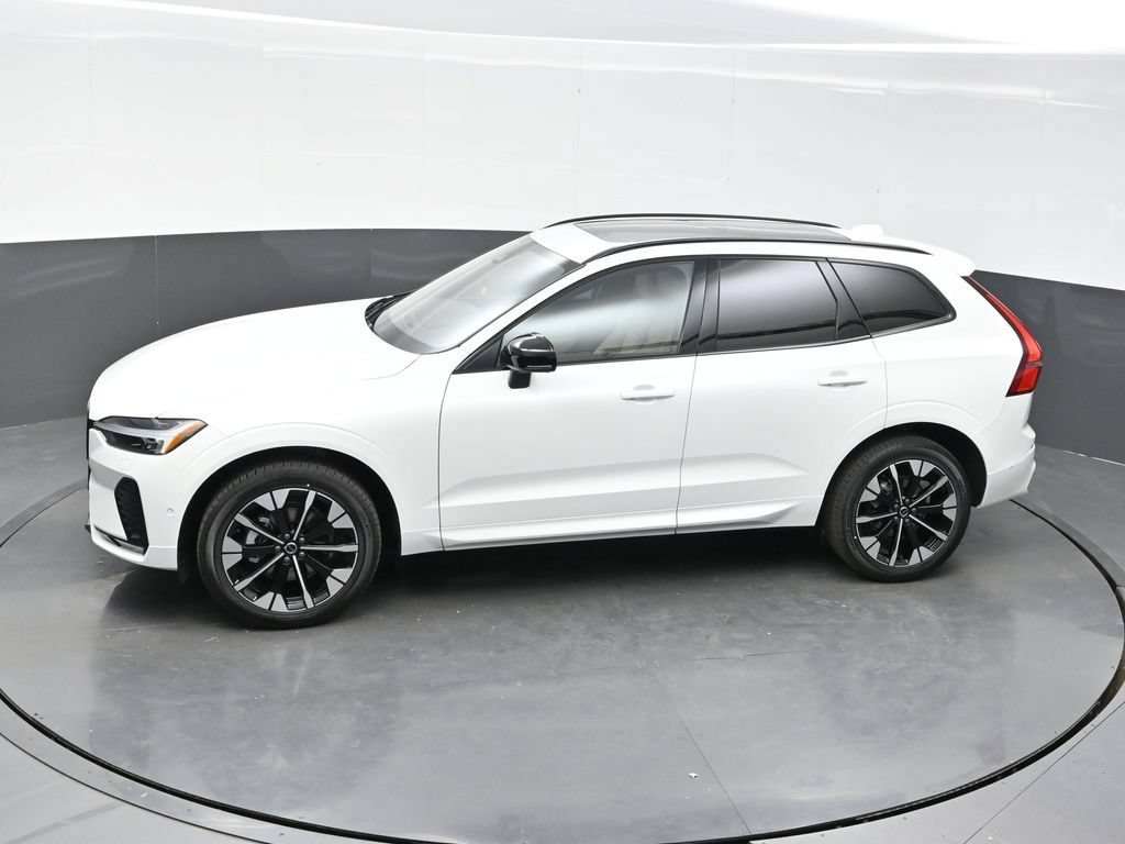 New 2026 Volvo XC60 B5 Plus w/ Climate Package PRO AWD/4WD image 32