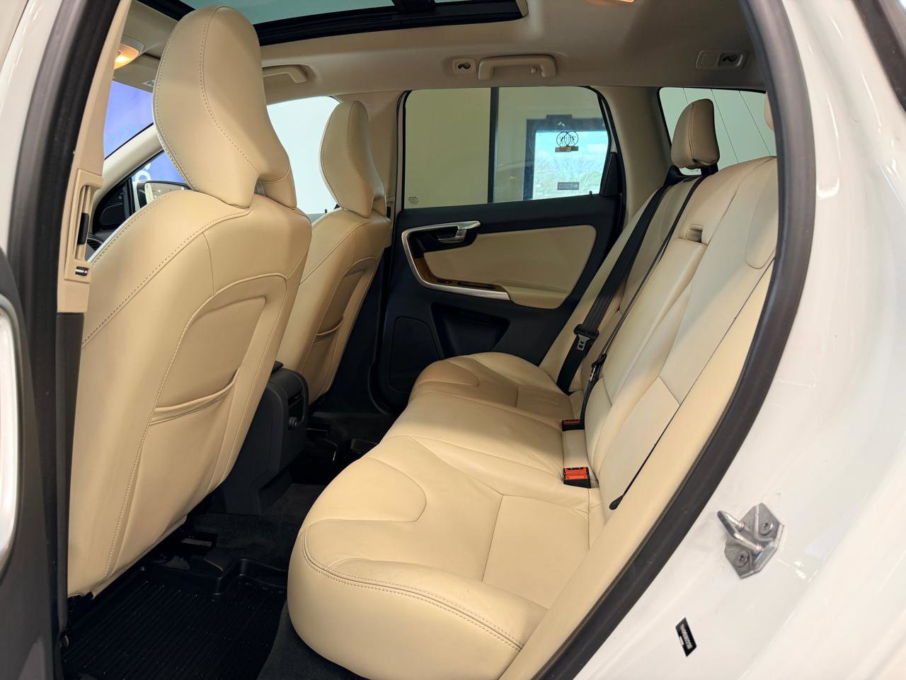 Used 2017 Volvo XC60 T5 Inscription w/ Preferred Option Package image 27