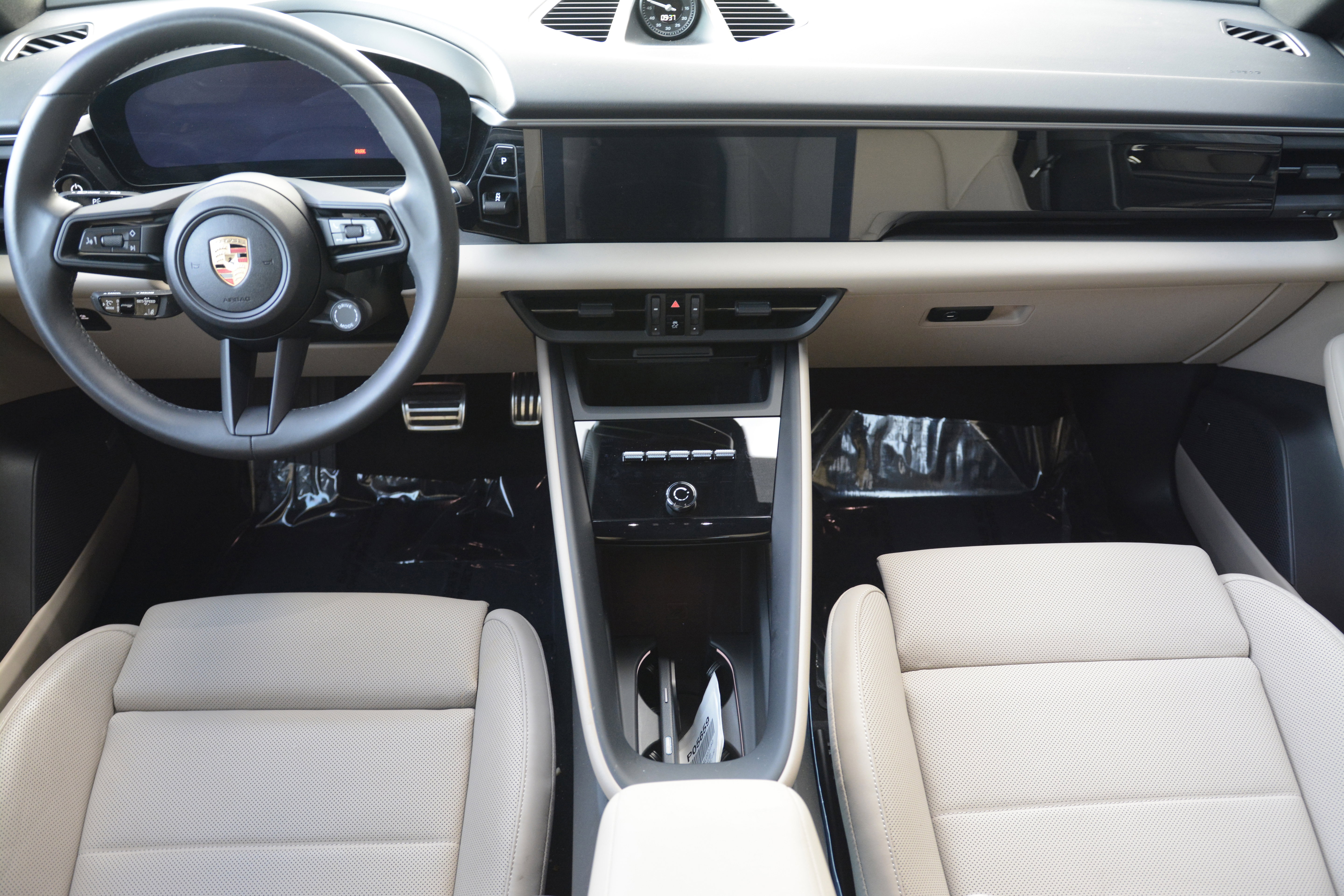 Certified 2025 Porsche Macan 4S Electric image 12