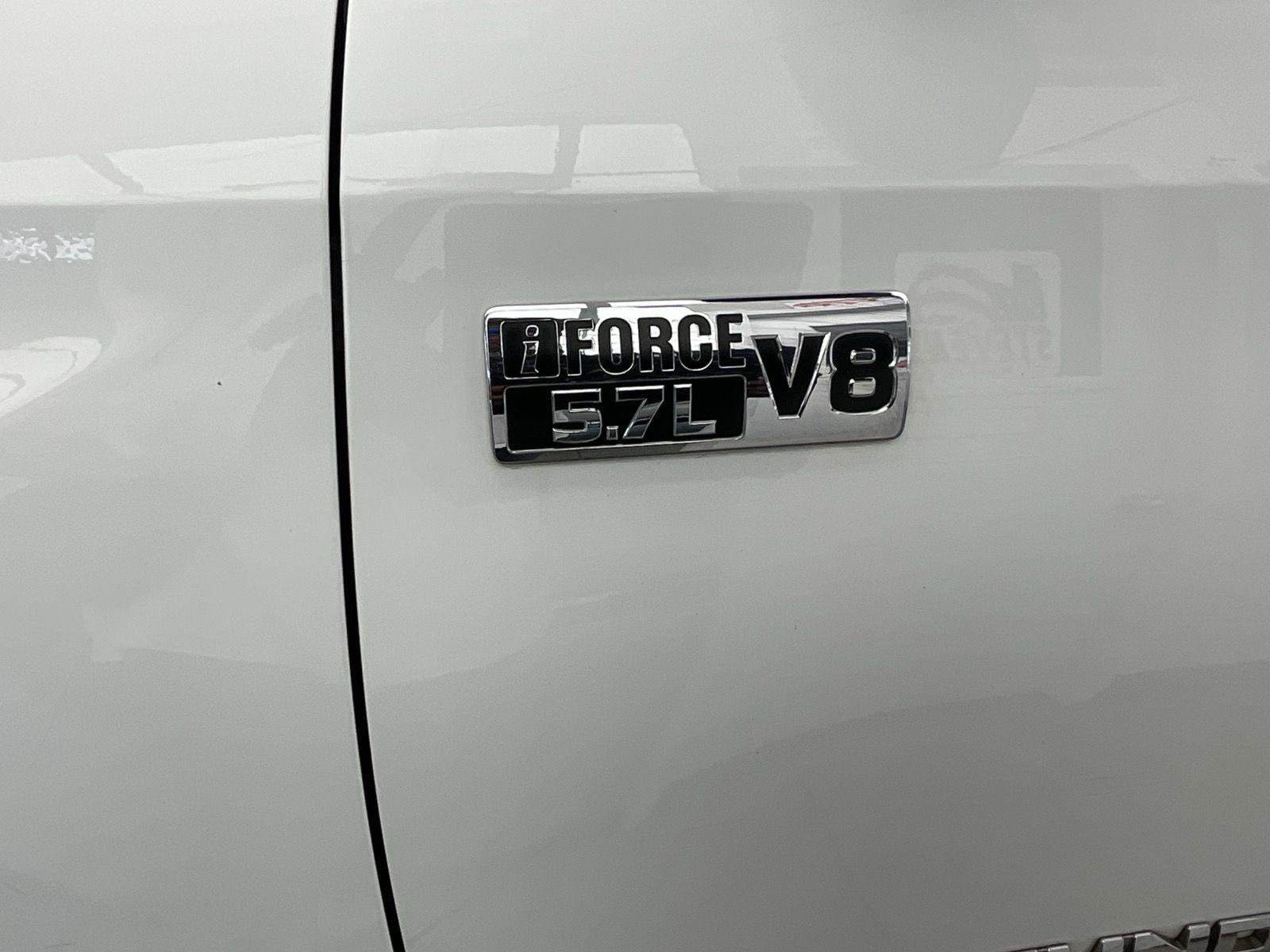 Used 2017 Toyota Tundra SR5 w/ TRD Off Road Package AWD/4WD image 27