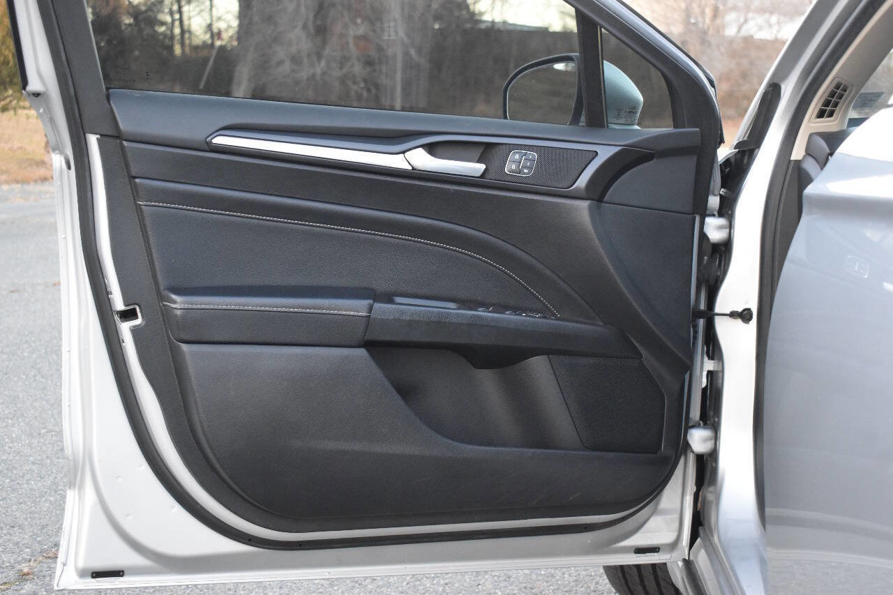 Used 2019 Ford Fusion Titanium AWD/4WD image 8
