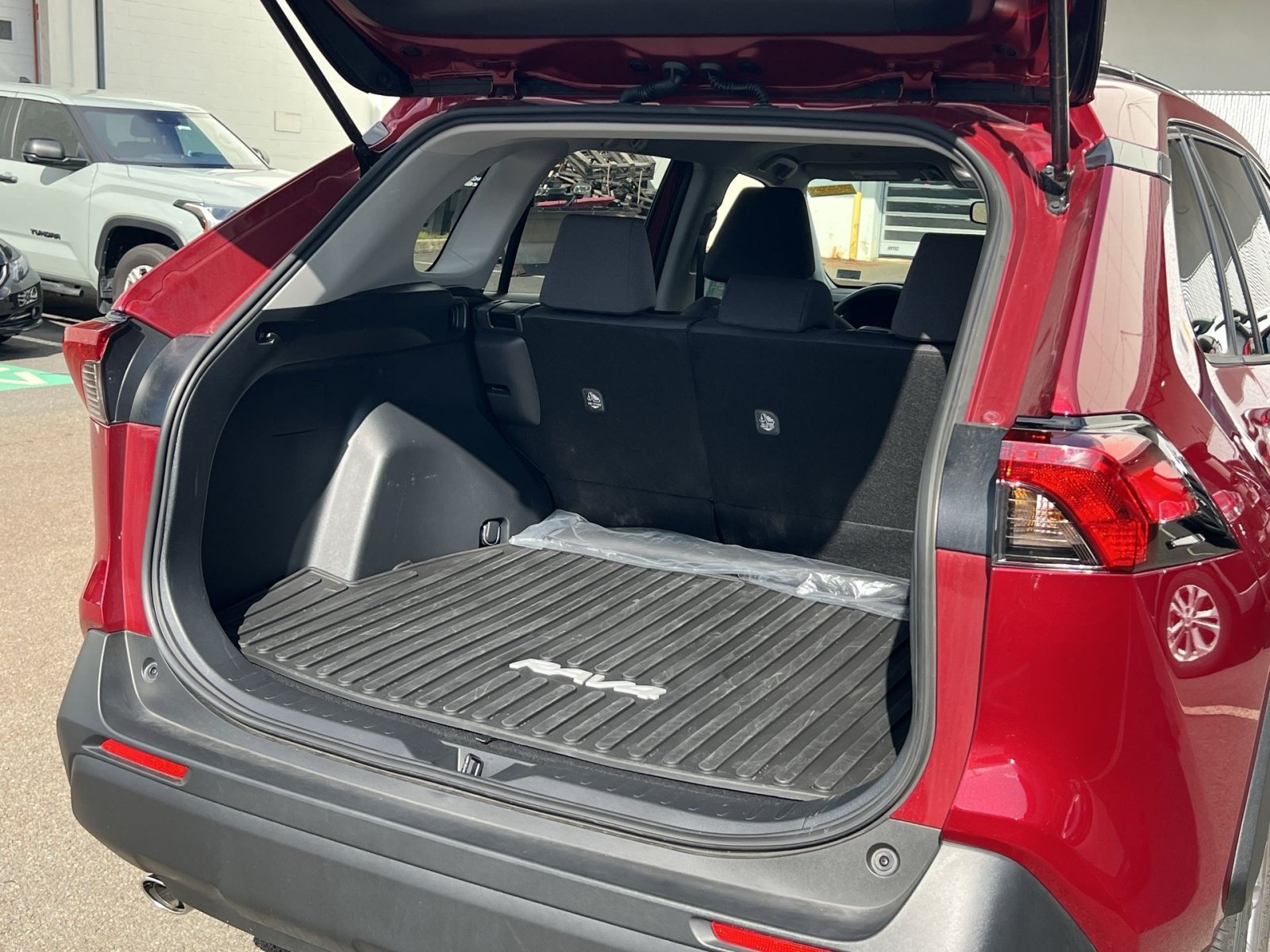 Used 2025 Toyota RAV4 XLE AWD/4WD image 25
