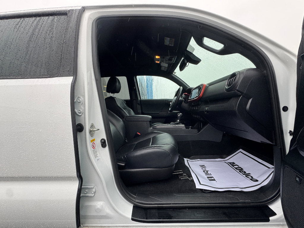 Used 2020 Toyota Tacoma TRD Off-Road image 10