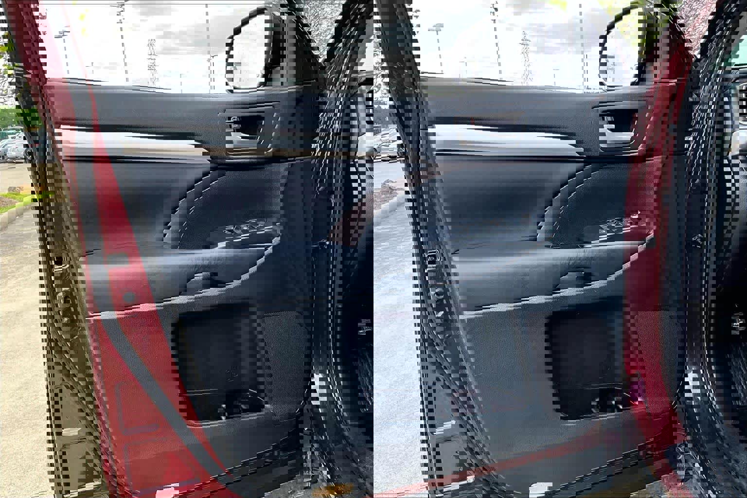 Used 2017 Toyota Highlander XLE image 19