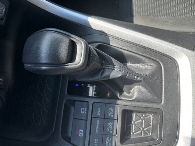 Used 2023 Toyota RAV4 LE AWD/4WD image 25