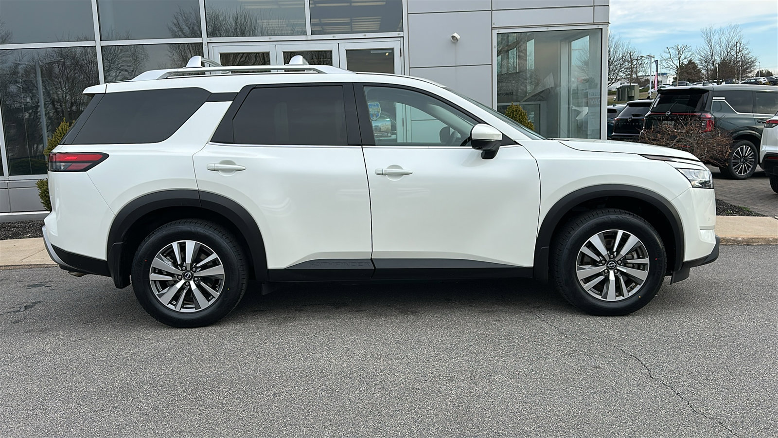 Certified 2023 Nissan Pathfinder SL image 27