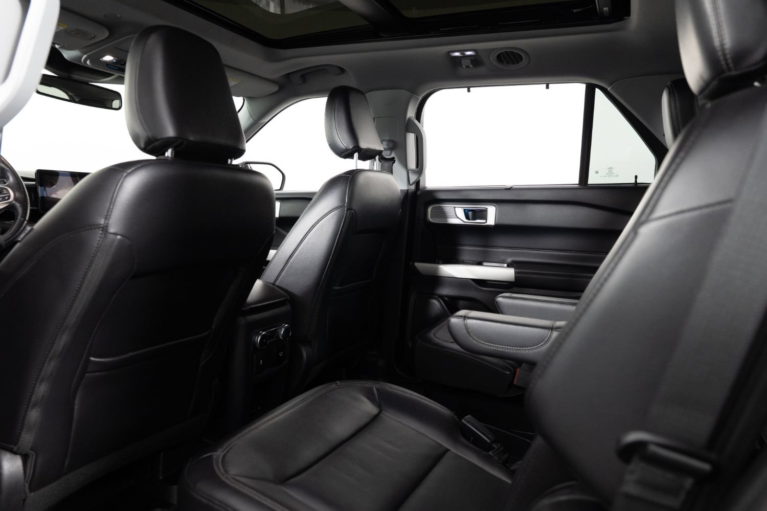Used 2021 Ford Explorer Limited w/ Equipment Group 301A AWD/4WD image 20