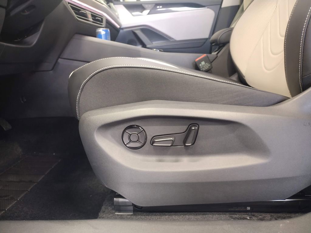 New 2025 Volkswagen Tiguan SE image 20