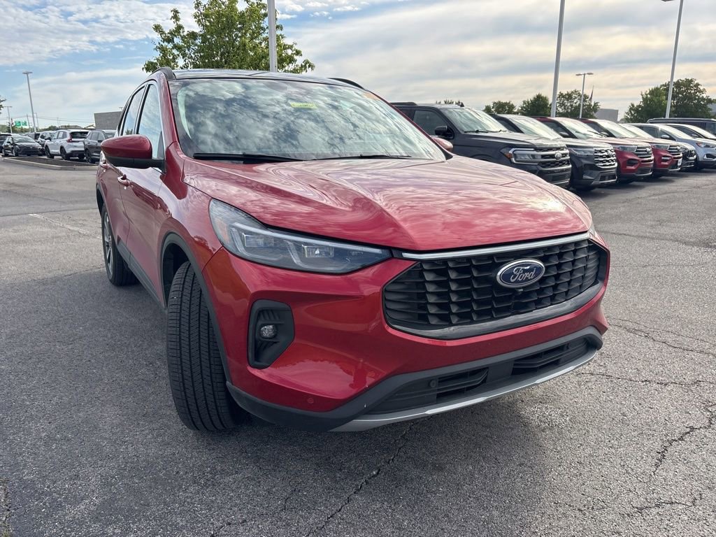 Used 2025 Ford Escape Platinum w/ Premium Technology Package AWD/4WD image 13
