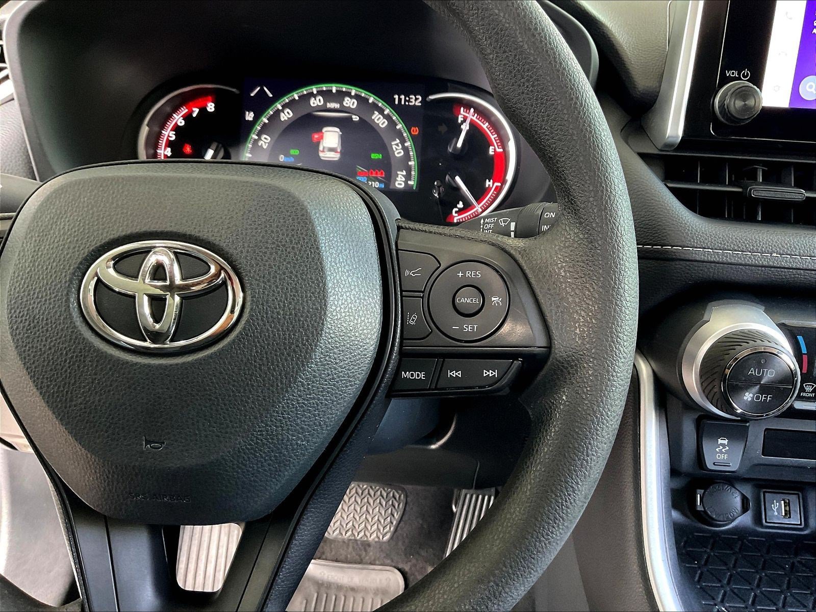 Used 2023 Toyota RAV4 XLE AWD/4WD image 12