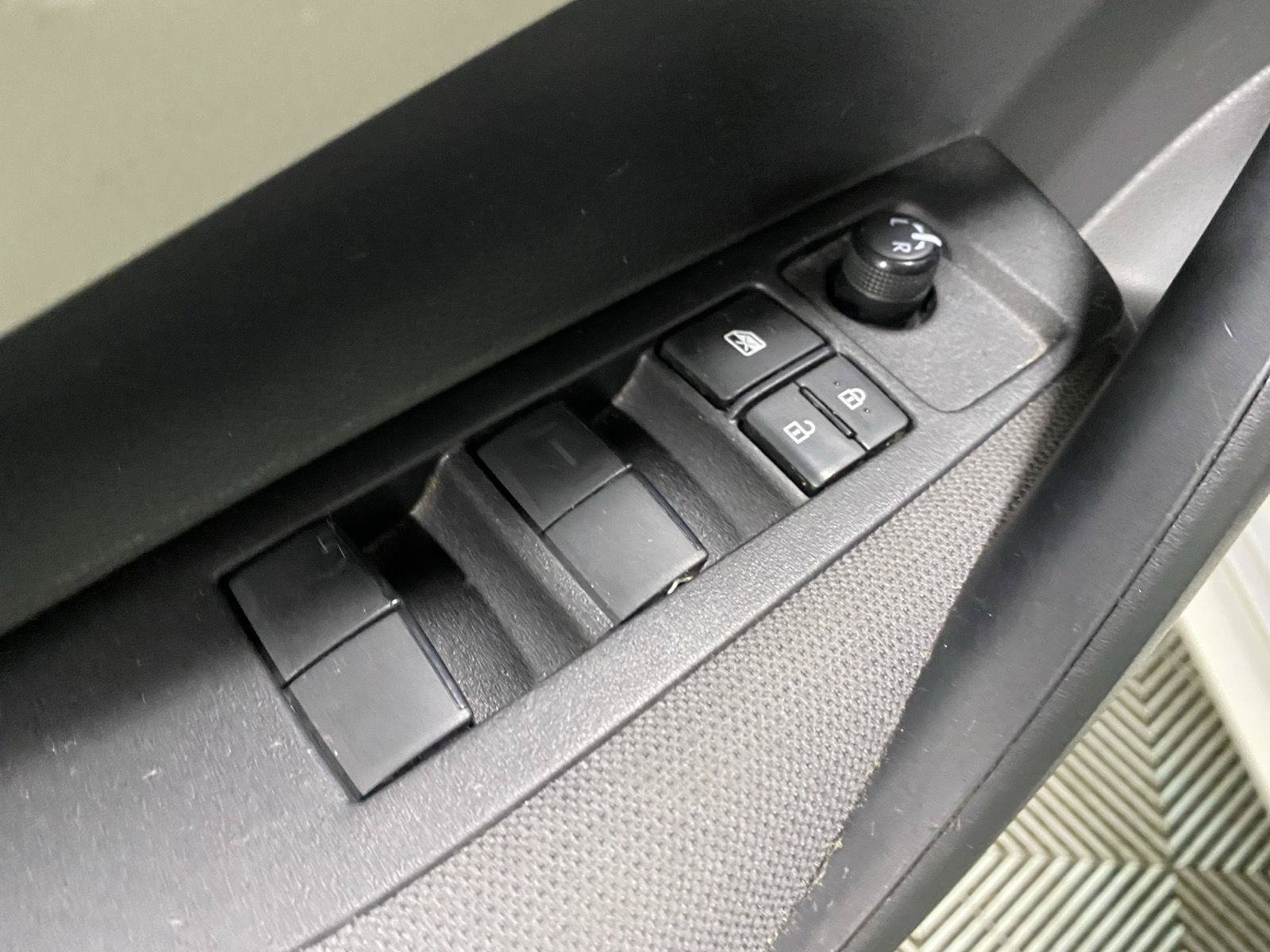 Used 2024 Toyota Corolla LE w/ LE Convenience Package FWD image 17
