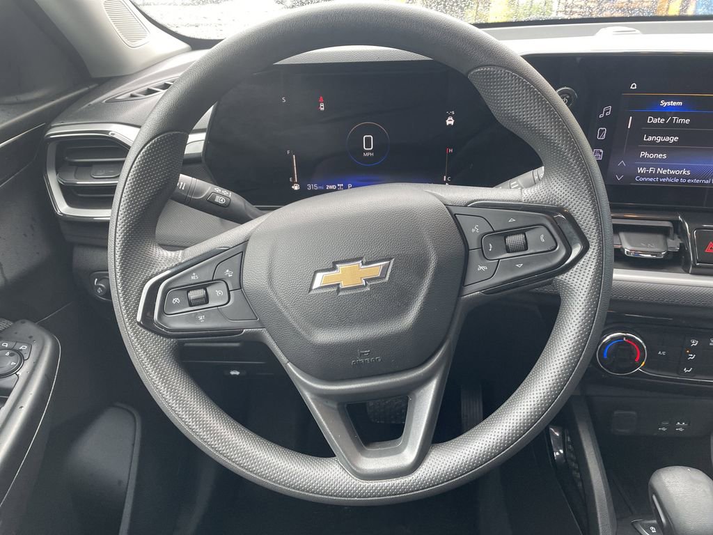 Used 2025 Chevrolet TrailBlazer LT AWD/4WD image 16