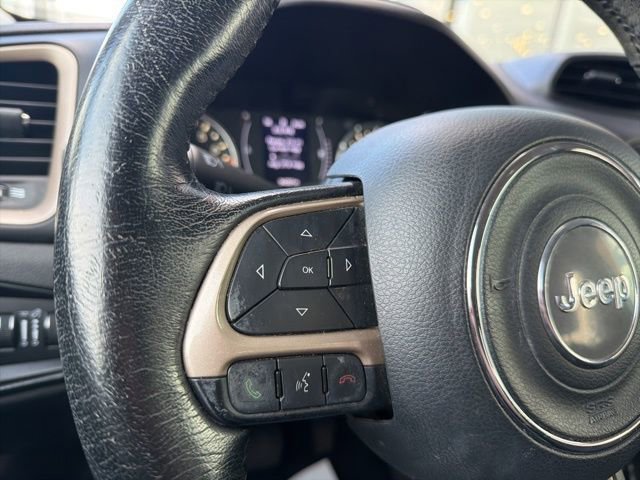 Used 2017 Jeep Renegade Latitude w/ Popular Equipment Group image 27