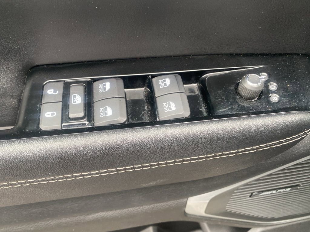 Used 2024 Jeep Wagoneer L Series II w/ Flexible Seating Group image 11