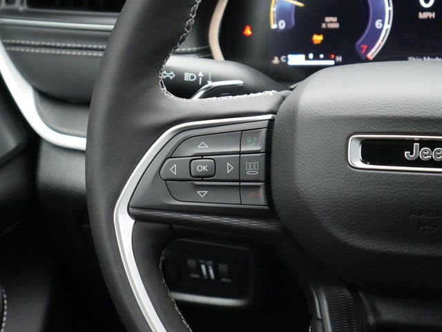 New 2025 Jeep Grand Cherokee Altitude image 15