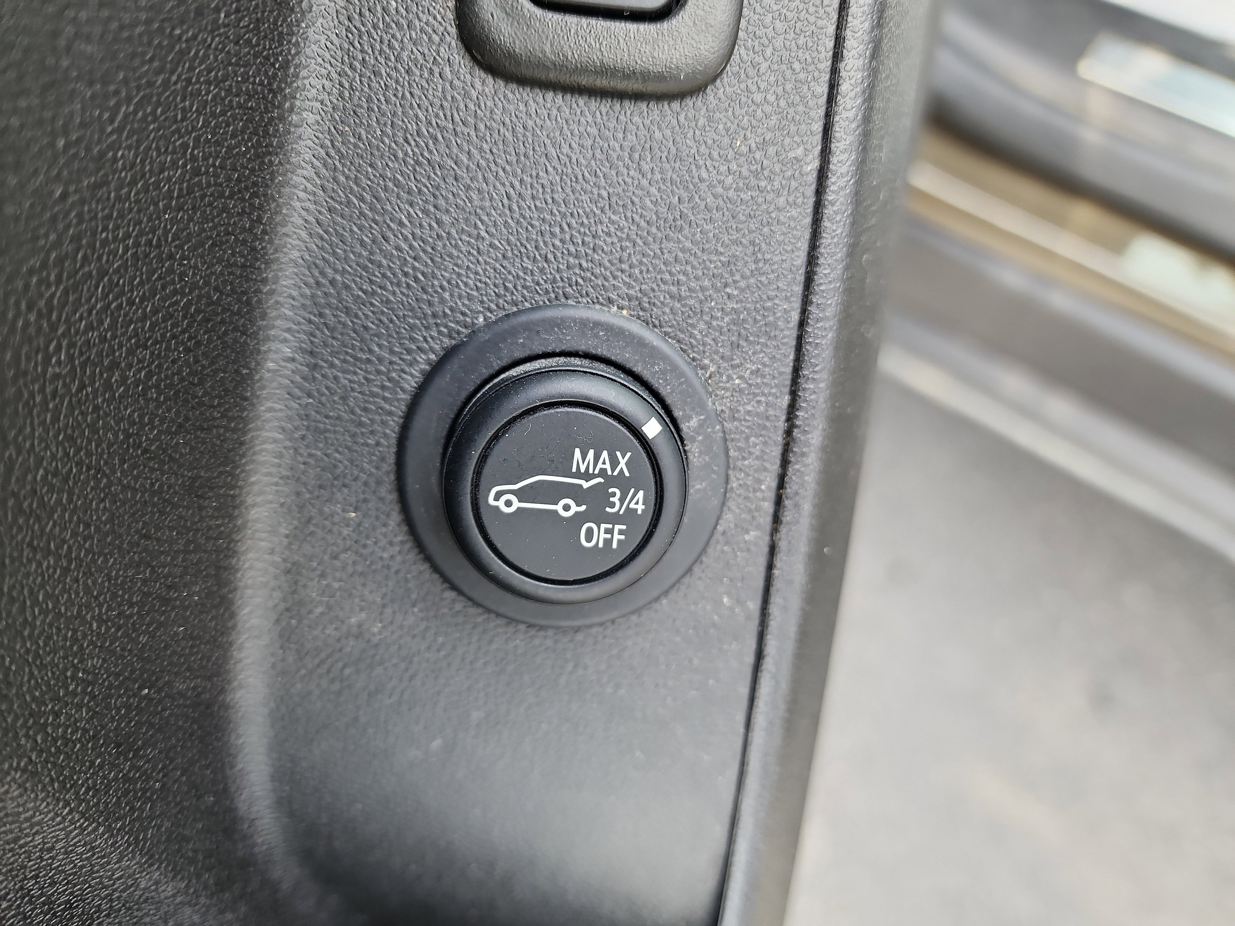 Certified 2024 Chevrolet Equinox Premier AWD/4WD image 13