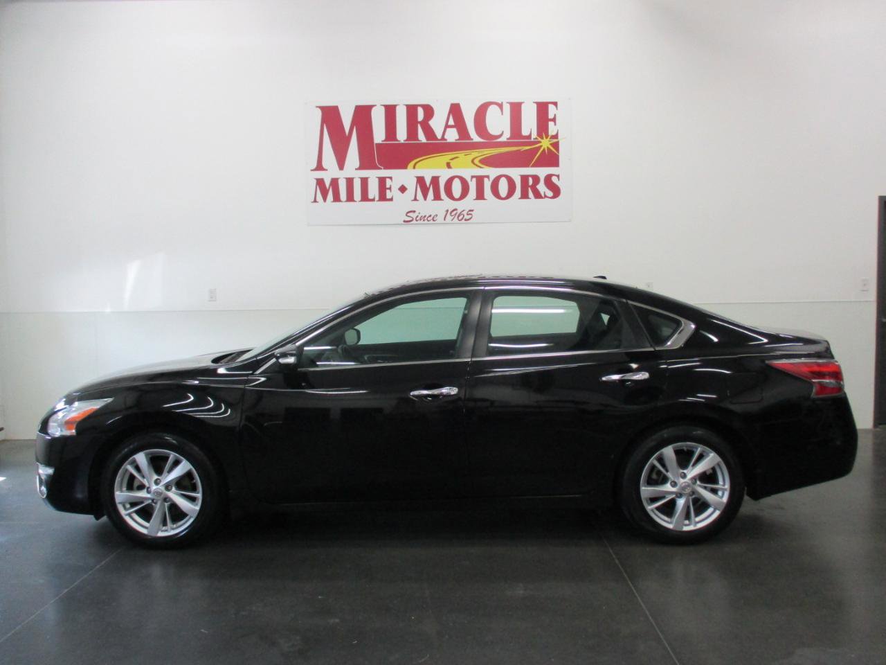 Used 2015 Nissan Altima 2.5 SL w/ Technology Package FWD image 2