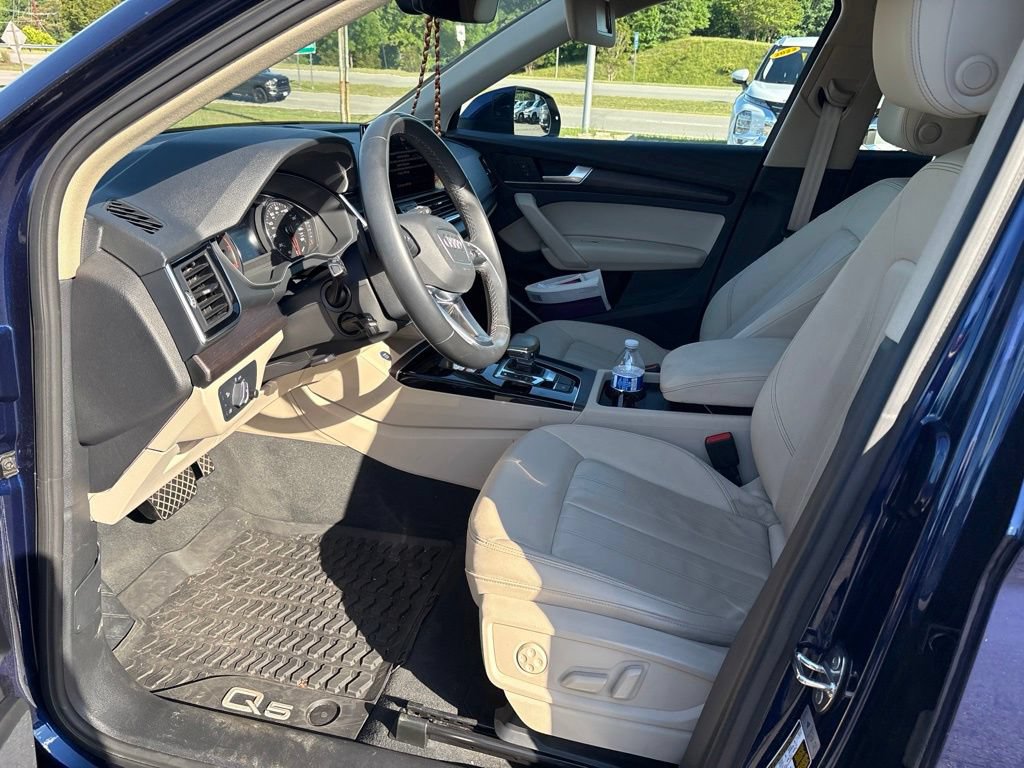 Used 2023 Audi Q5 2.0T Premium w/ Convenience Package AWD/4WD image 14