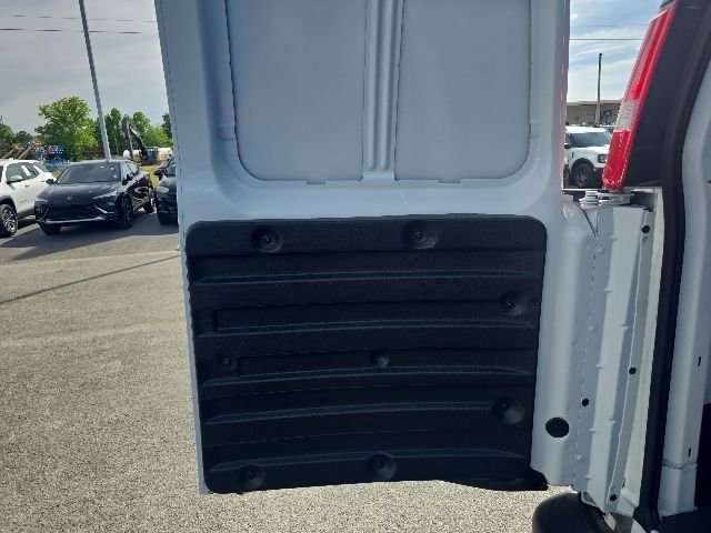 Used 2025 GMC Savana 3500 RWD image 25