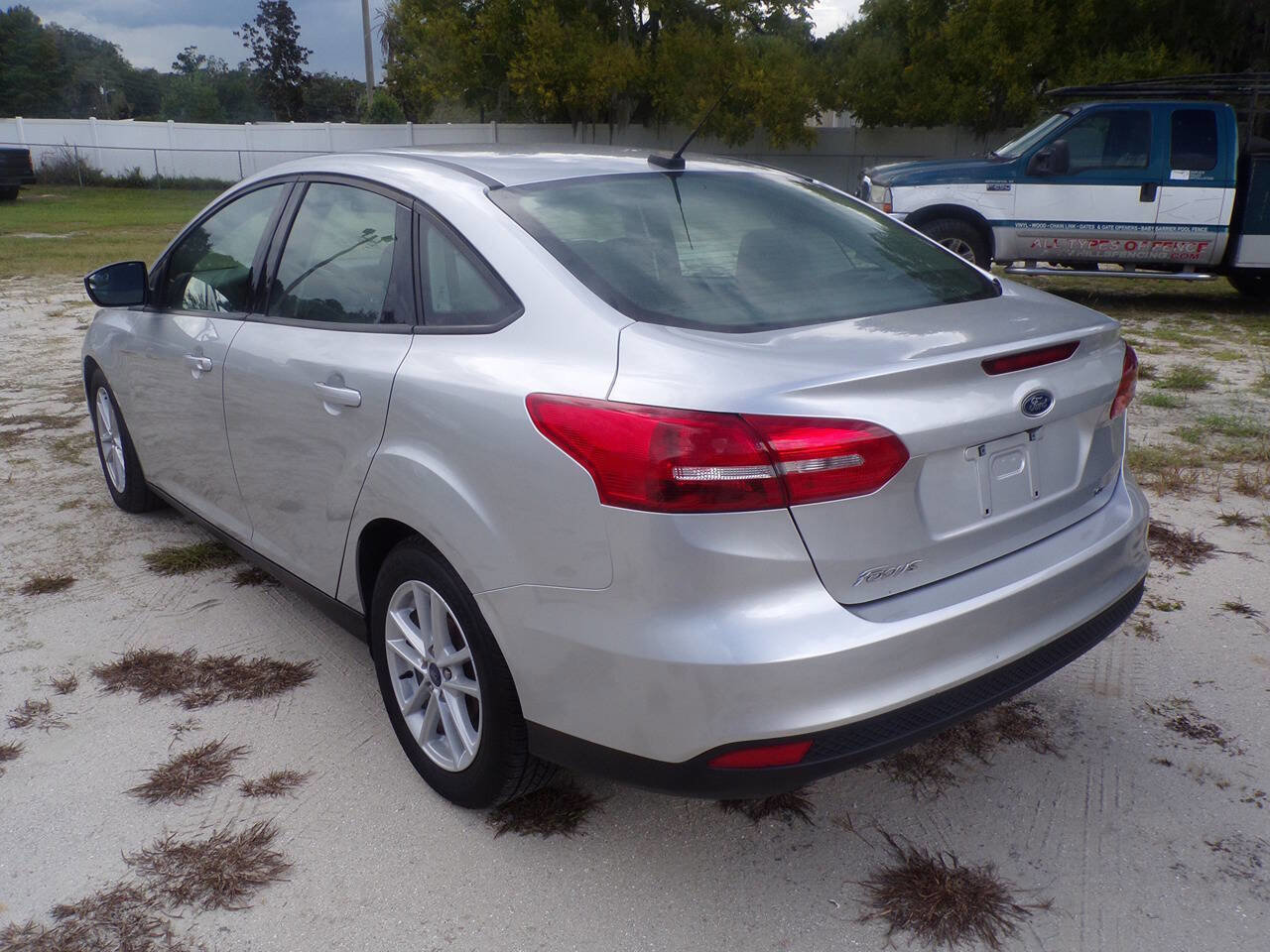 Used 2018 Ford Focus SE image 4