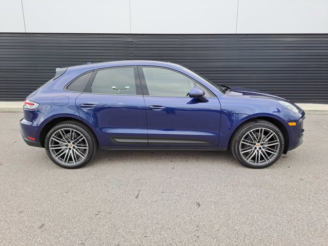 Certified 2025 Porsche Macan AWD/4WD image 8