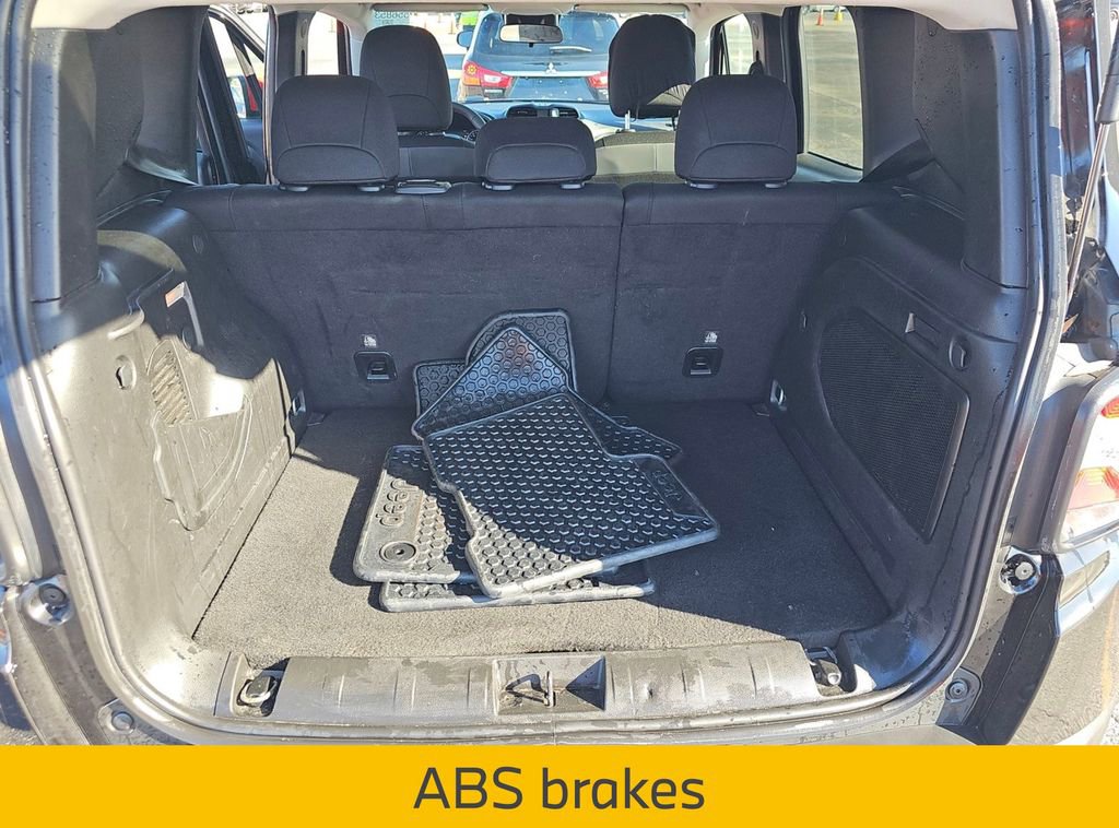 Used 2023 Jeep Renegade Latitude w/ Sun/Sound Group image 8