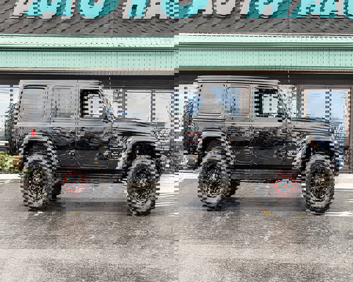 Used 2018 Jeep Wrangler Unlimited Sahara image 9