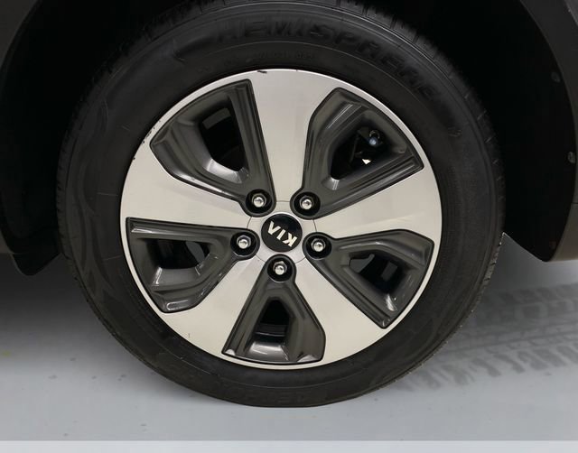 Used 2017 Kia Niro EX image 16