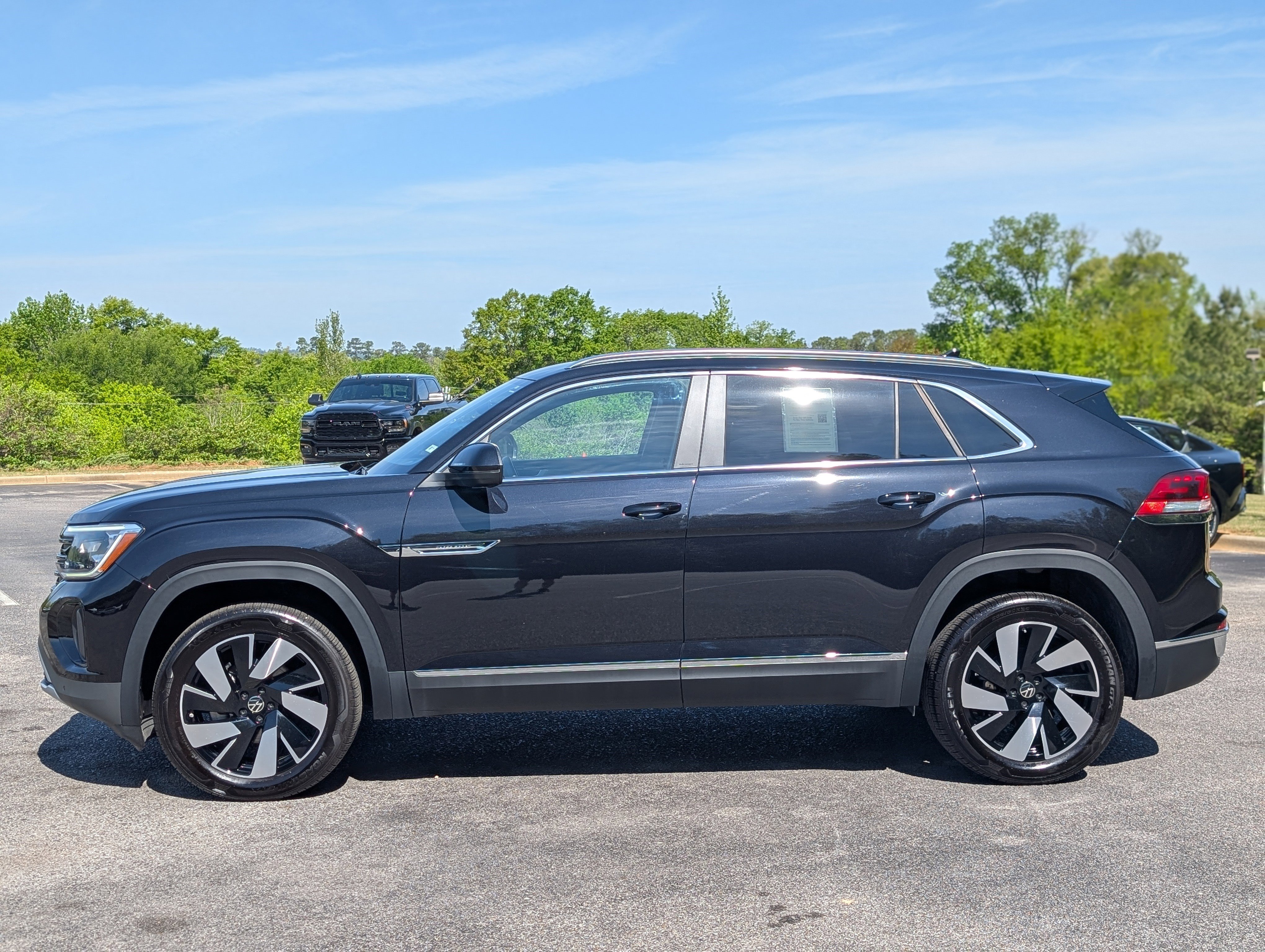 Used 2025 Volkswagen Atlas Cross Sport SEL image 6