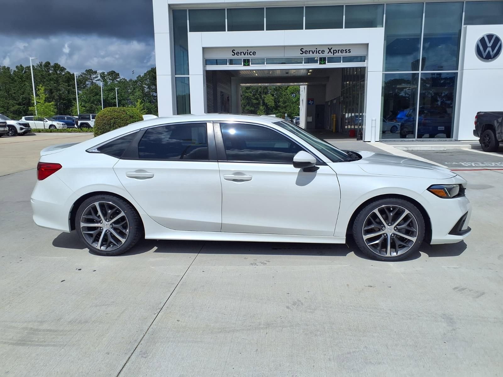 Used 2023 Honda Civic Touring image 4