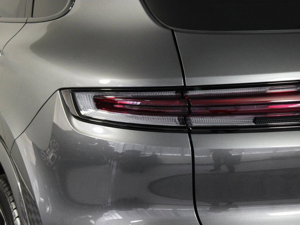Certified 2025 Porsche Cayenne AWD/4WD image 12