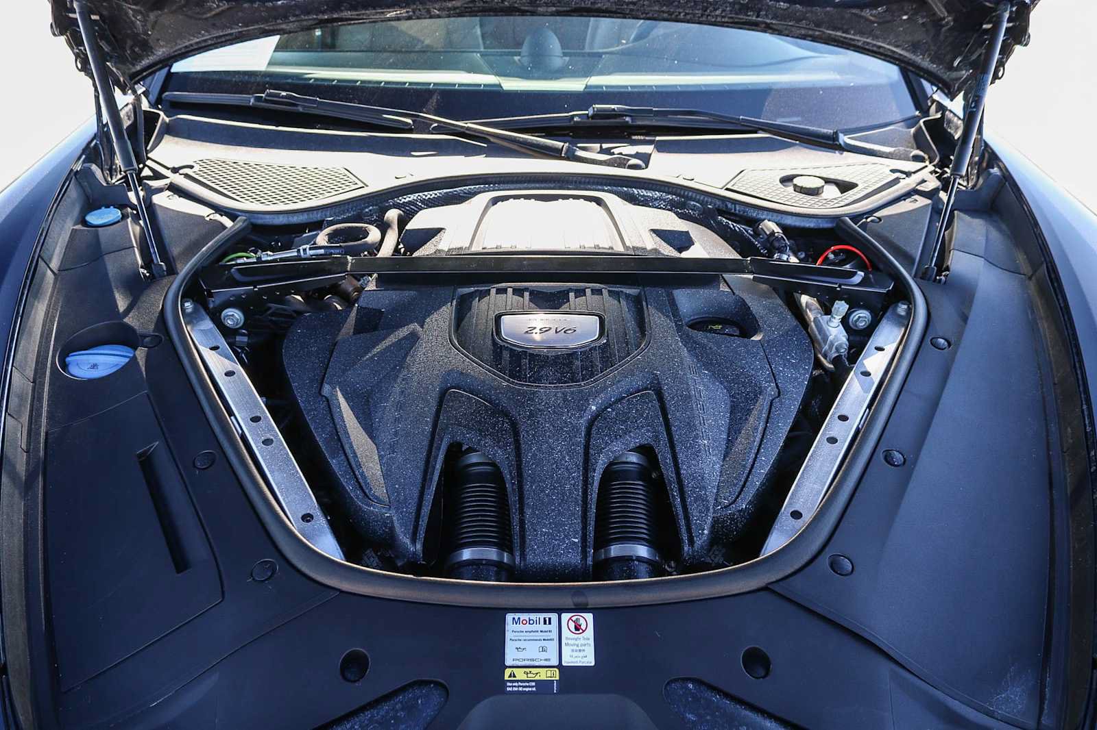 Used 2021 Porsche Panamera RWD image 30