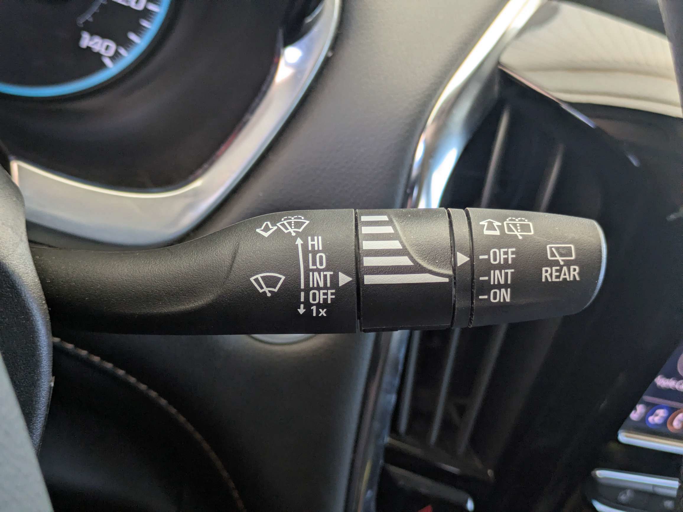 Used 2021 Chevrolet Traverse LS FWD image 20