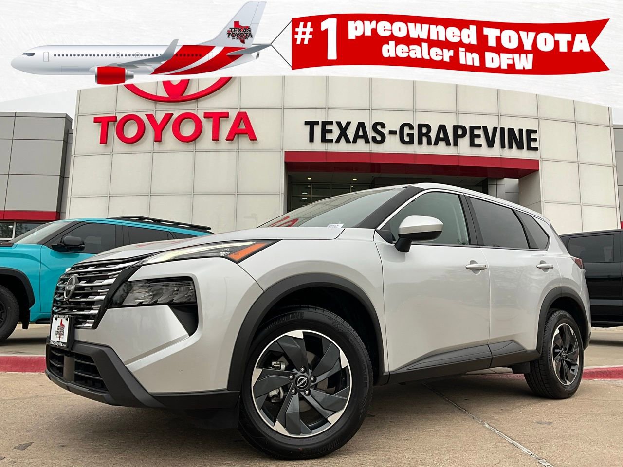 Used 2025 Nissan Rogue SV image 1