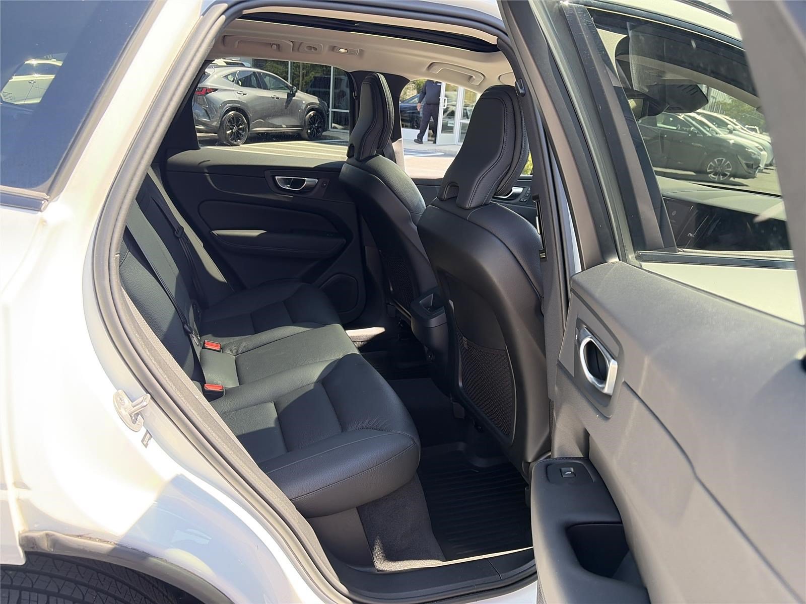 Used 2024 Volvo XC60 B5 Plus w/ Protection Package Premier AWD/4WD image 14