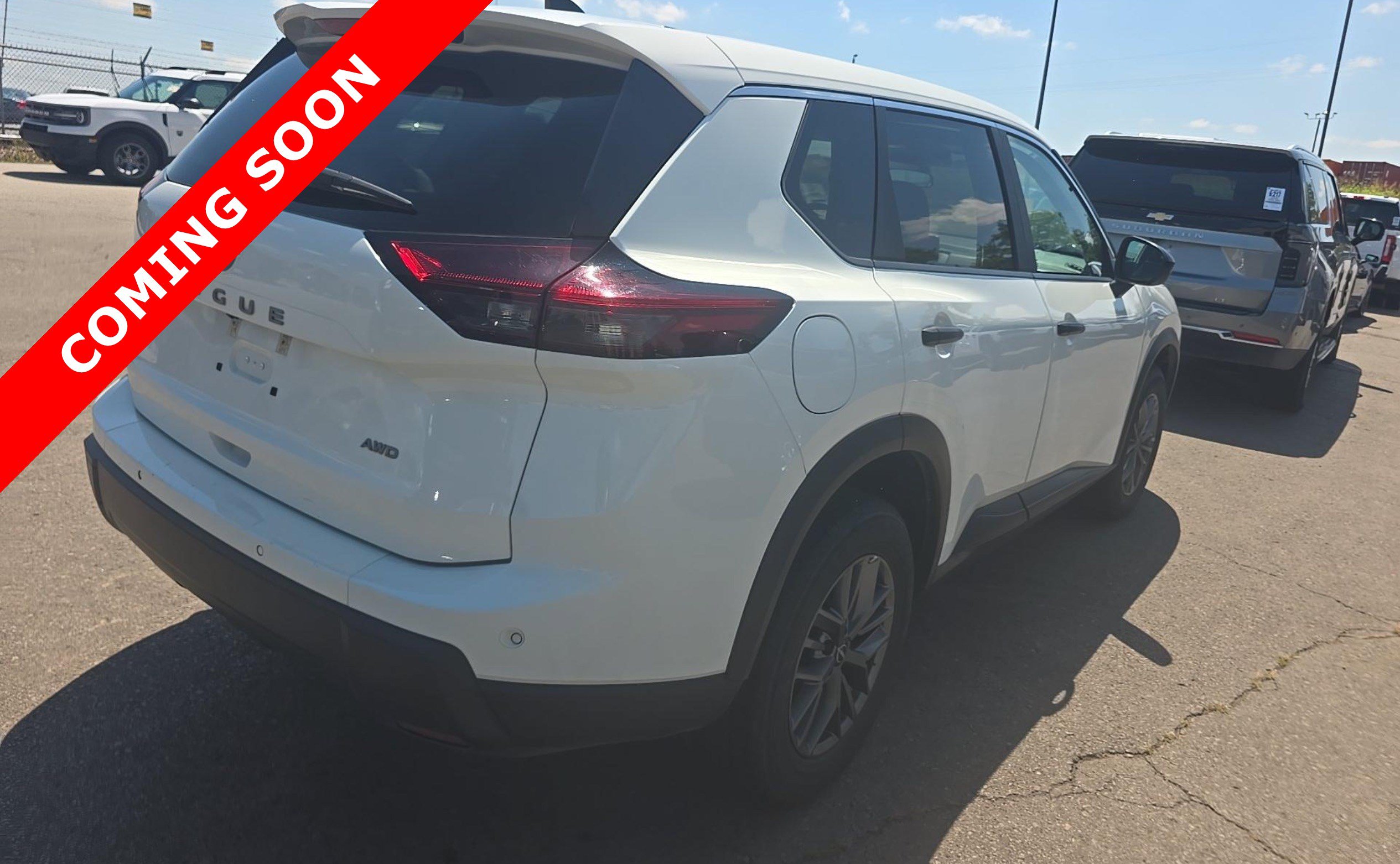 Used 2024 Nissan Rogue S AWD/4WD image 4