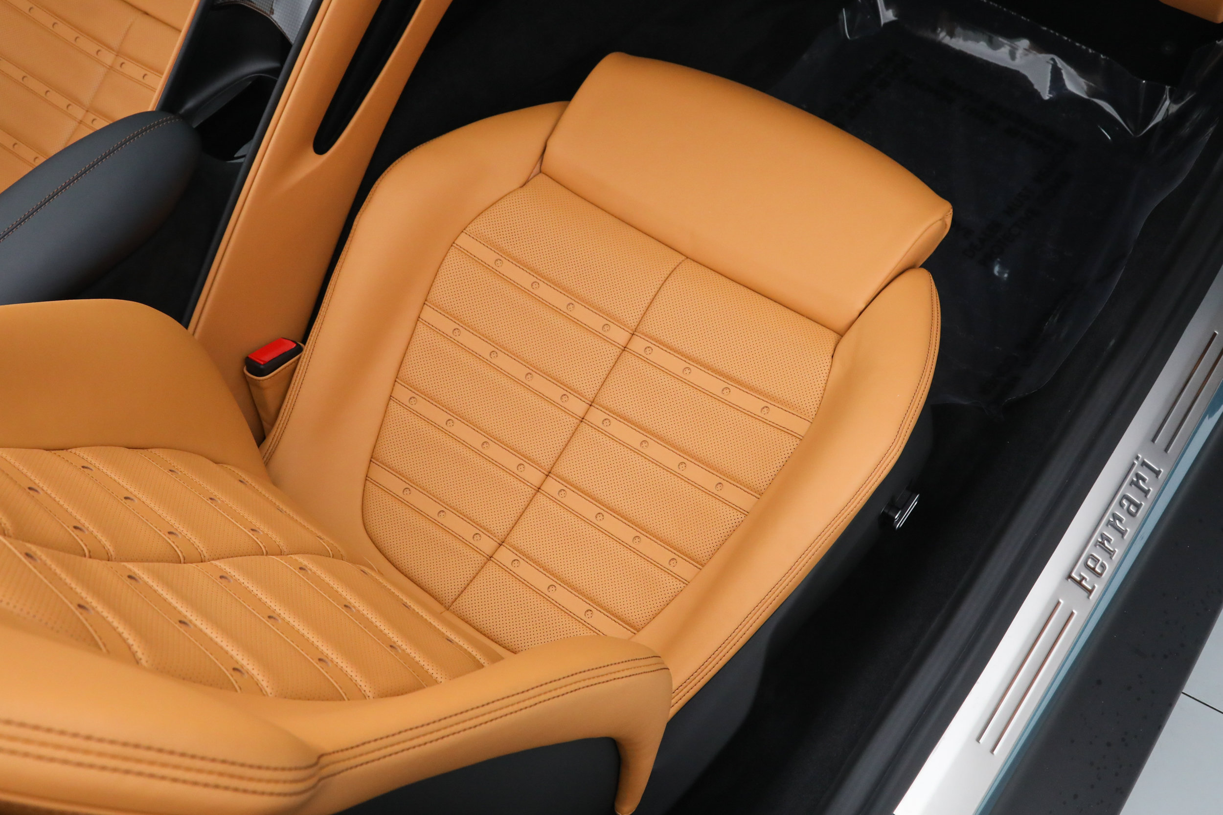 Certified 2025 Ferrari Roma Spider RWD image 25