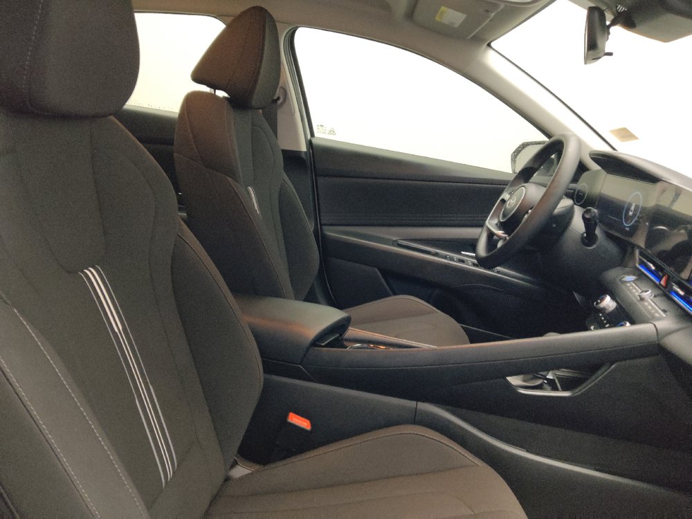 Used 2024 Hyundai Elantra Blue FWD image 21
